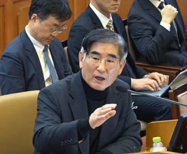 韩国首尔中央地方法院刑事34部（审判长韩成镇）17日对因涉嫌妨碍上级执行公务、教