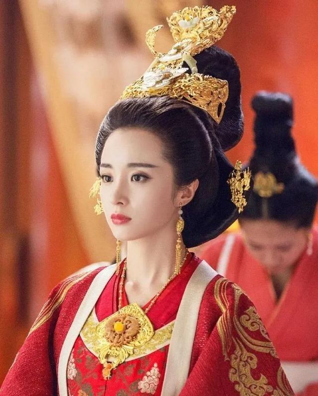 公元584年，隋朝战神杨素与妻子郑祁耶吵架。杨素怒吼：“他日我当天子，绝不让你当