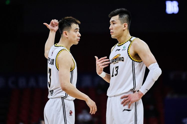 克莱非要走? 杨鸣: 我尽量把他往回拉 但最后的决定我没法拍板