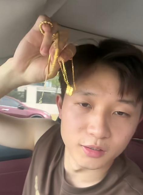 女友要48.8万彩礼，江西小伙退婚，转身提一辆新宝马 一段熬过了毕业分手季、