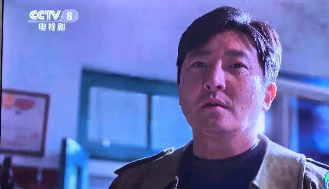 央视八套最近在播《老舅》，讲的都是家长里短那点事。郭京飞这回不演精英了，变成一个