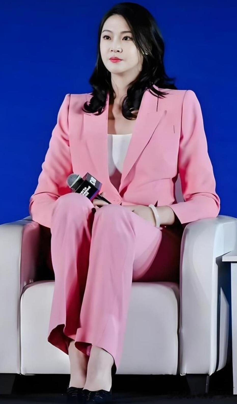 惠若琪不但球艺高超、颜值高、有魅力，人品好，很低调，她身材特别高挑，即便是低调朴