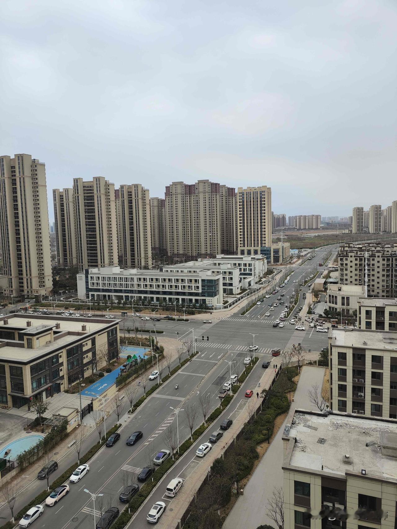 过年没跟老公回老家没有汽车尾气和各种摊贩，安静又干净，今年和儿子单独过年，没有