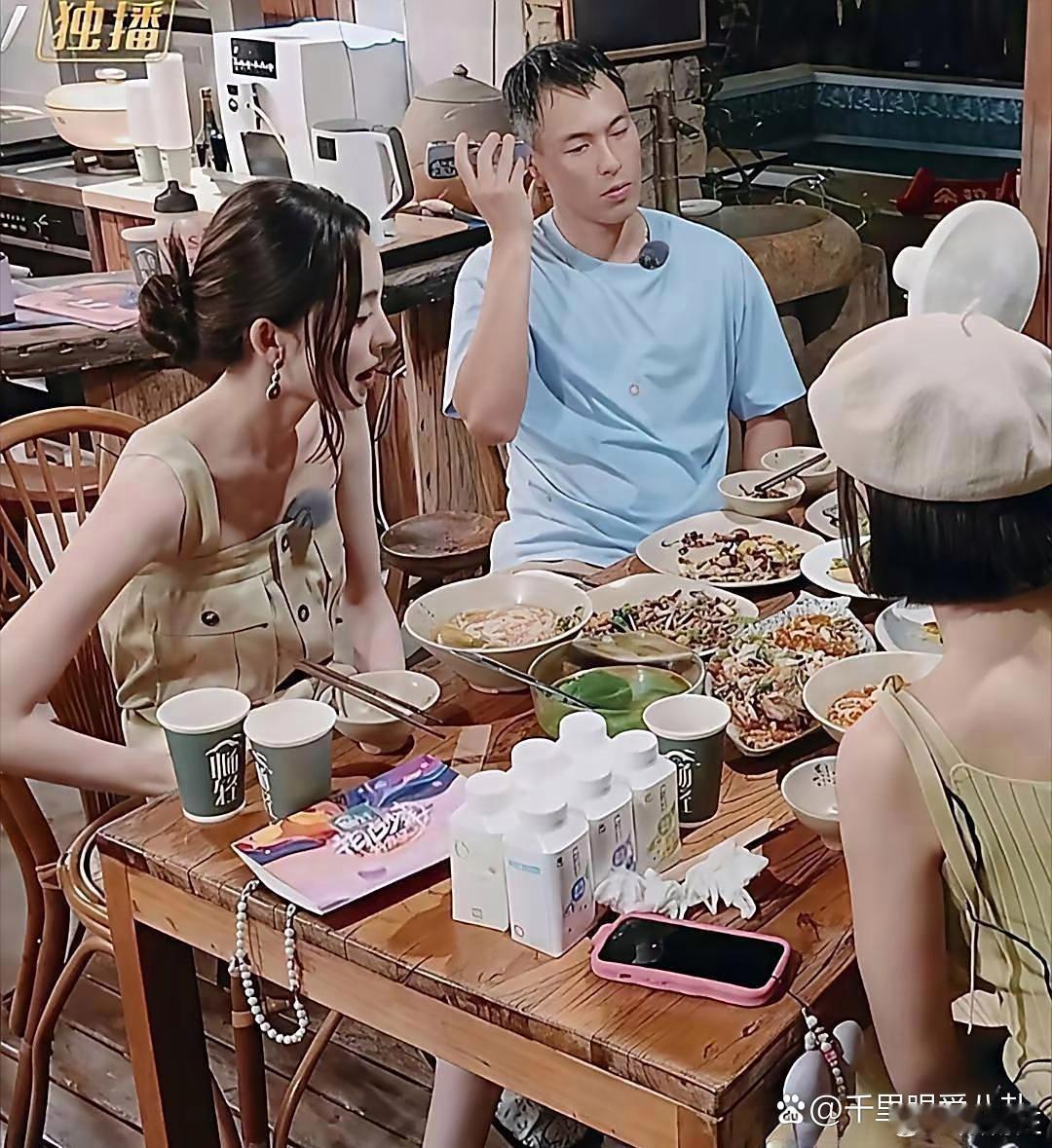 娜扎这得是多瘦啊，不敢想在镜头都这样，现实生活中得多瘦！