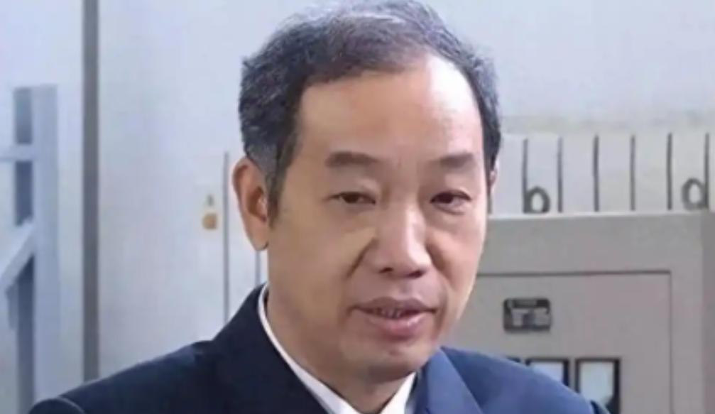 马伟明院士曾提出在青藏高原上，建一根2公里长的电磁发射轨道，经专家论证：造价太高
