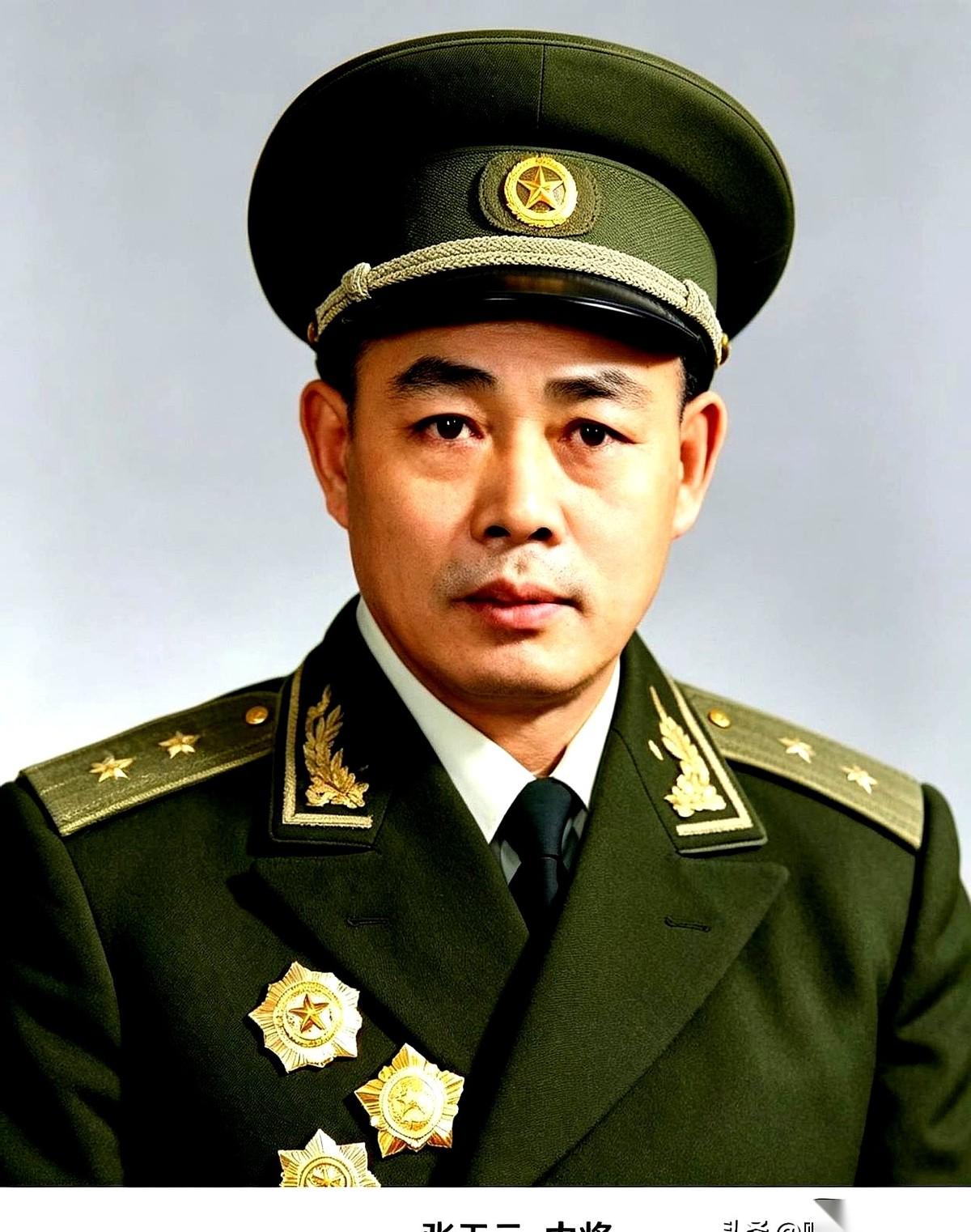 讲个1949年的真事。45军副军长张天云，解放后进驻武汉，一天换了便装去看戏。