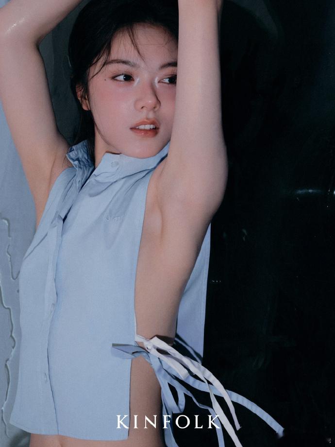 赵今麦清冷忧郁镜头质感赵今麦杂志忧郁氛围感赵今麦清冷忧郁镜头质感🈶，看到这组杂