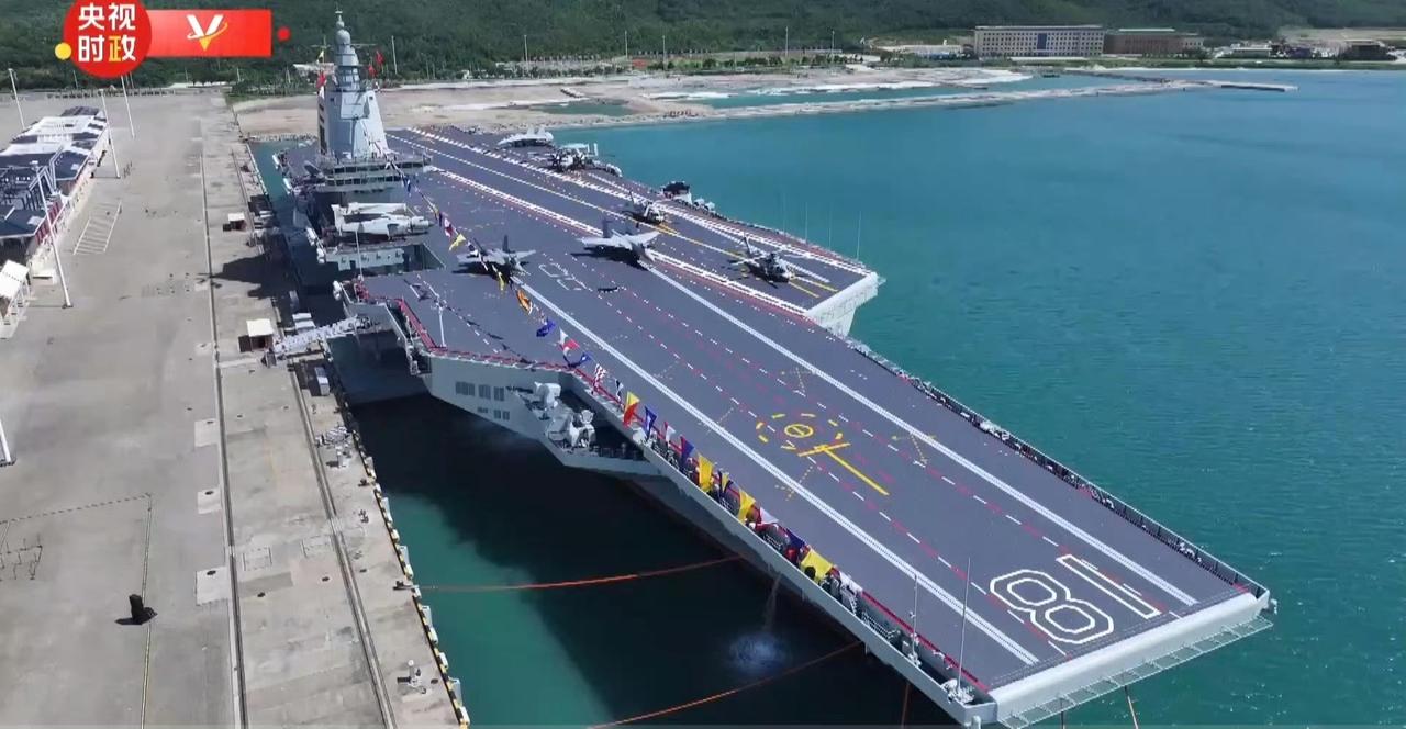 有眼尖的网友发现，马伟明院士也参与了“福建舰”的服役仪式！当年马伟明院士一句