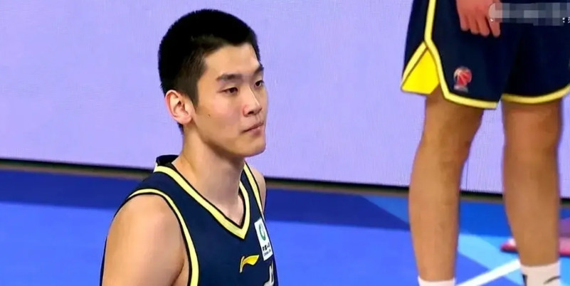 广东男篮出个王泽洪，07年出生，身高2.07米，体重100公斤，辽宁男篮出个赵森