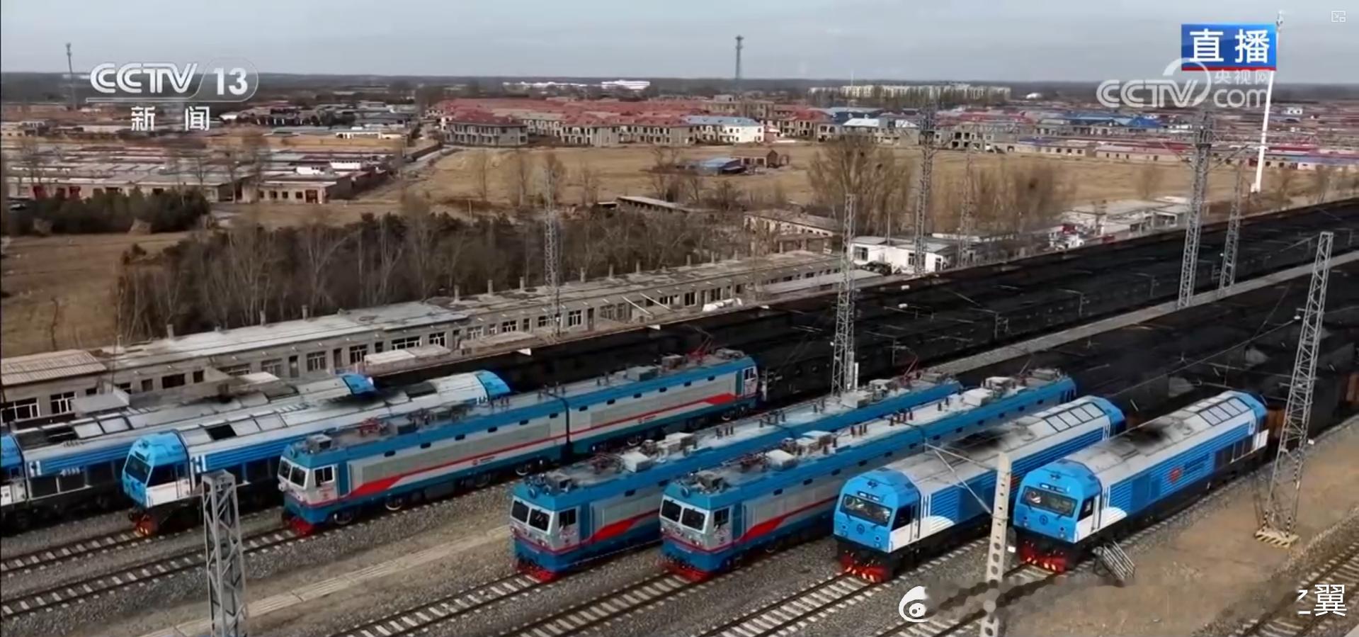 中国铁路再创世界纪录1月21日上午，中国铁路在包神铁路成功完成了世界首次3.5