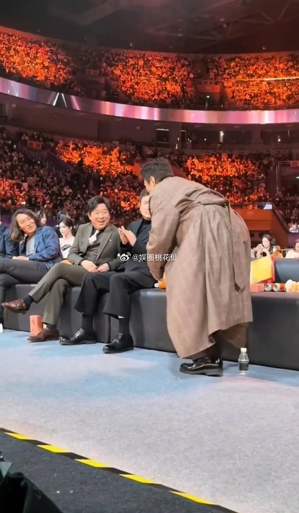 邓超、沈腾、成龙这几位是真厉害，地位那么高吧，还特讲究。按他们这咖位，完全不用这