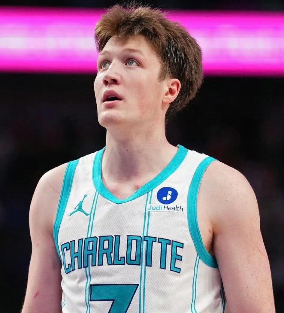 新秀榜：康神重回榜首，雷诺挤进前五北京时间2月26日NBA最新一期新秀榜出炉：