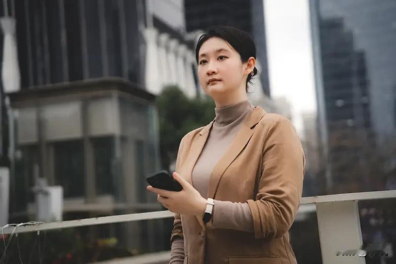 同事的女儿，三十多了，还未嫁。前几年同事还一点不愁，一家有女千家求吗！可现在他愁