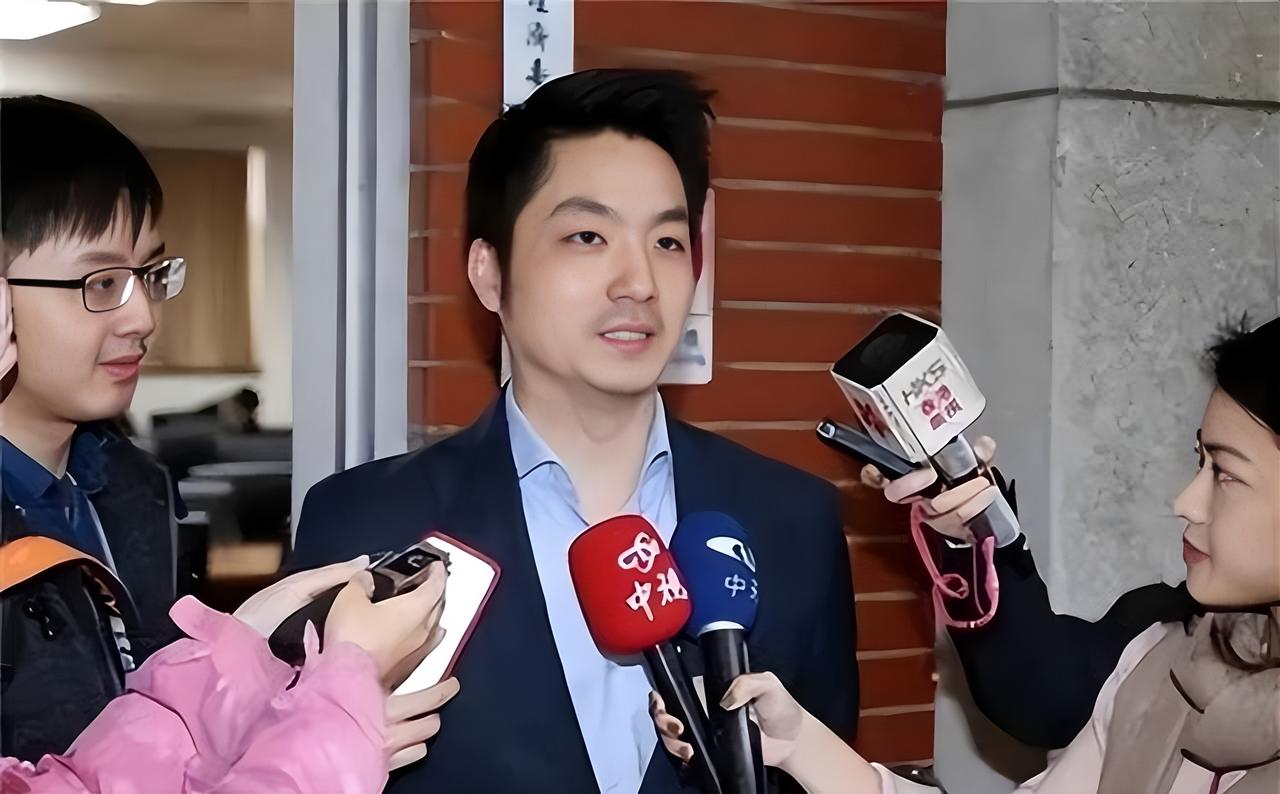 蒋万安在台北这波人气，跟奶茶加珍珠一样——甜到蓝营基本盘，连绿营都有两成多说他“