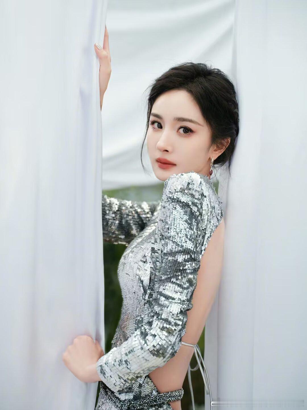 杨幂🦊杨幂prada品牌代言人“其实年龄不是问题，可能所有人觉得我实力不