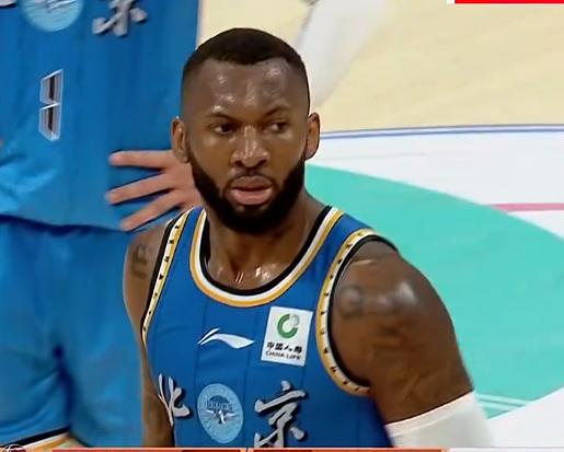 三分雨浇灭北汽！上海88：83北京，疯狂19连胜，王哲林完爆周琦！2026年