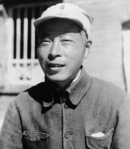 1958年，李井泉被增选为中央政治局委员，这一晋升速度相当引人注目——他比3位老