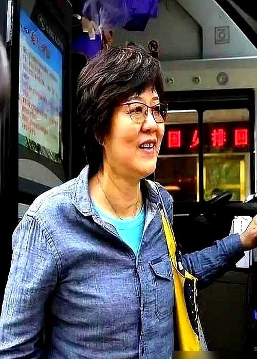 64岁的郎平，拿到了一个连奖金都没有的奖。全球152位顶尖教练，只挑两人，三大