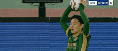 浙江队18岁天才新星王钰栋真是太让人欣喜若狂了！在今天进行的浙江队和山东泰山的中