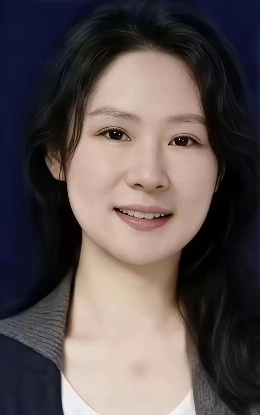 最近挺火的两个人，也爆了一个网络名词。