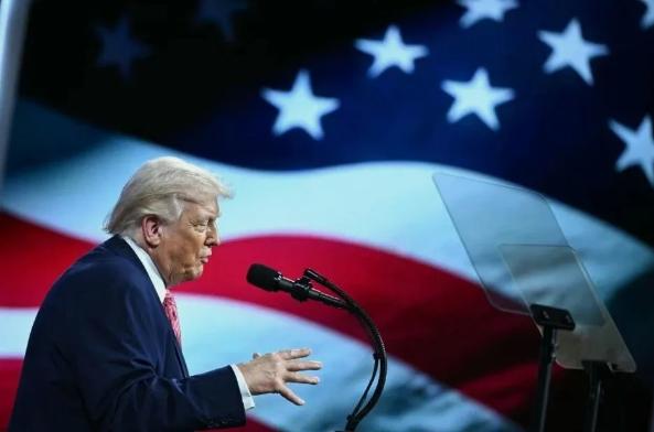 突发！特朗普公开喊话中国，态度大反转，全场嘉宾看懵了特朗普最近干了件让人意外