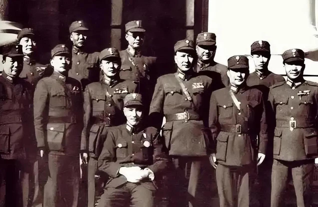 1949年12月24日，蒋介石得知胡宗南抛弃部下跑到三亚后，气得发抖，让顾祝同带