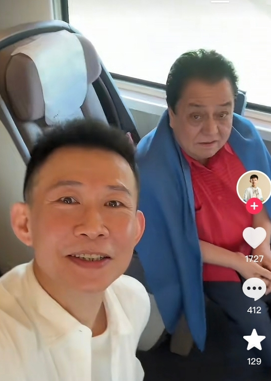 杨少华老爷子走了，78岁的李金斗火急火燎从北京赶到天津吊唁，结果当天就坐高铁去了
