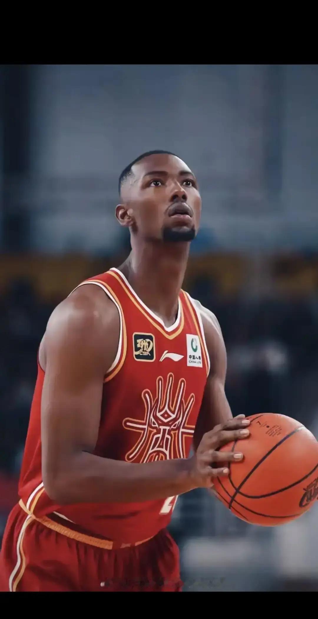 贾尔斯在江苏砍了23+8+3，山西球迷心里咯噔一下。上赛季他在咱这儿就打得