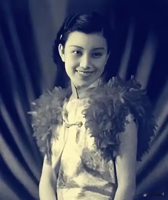 1955年，陆小曼回到家听到一阵女人的叫声，她贴着门缝往里看，一丝不挂的翁端午正