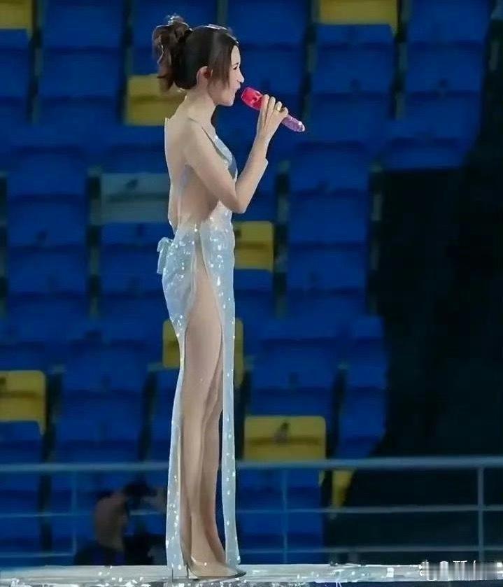 我就纳了闷了！这裙子到底图个啥？