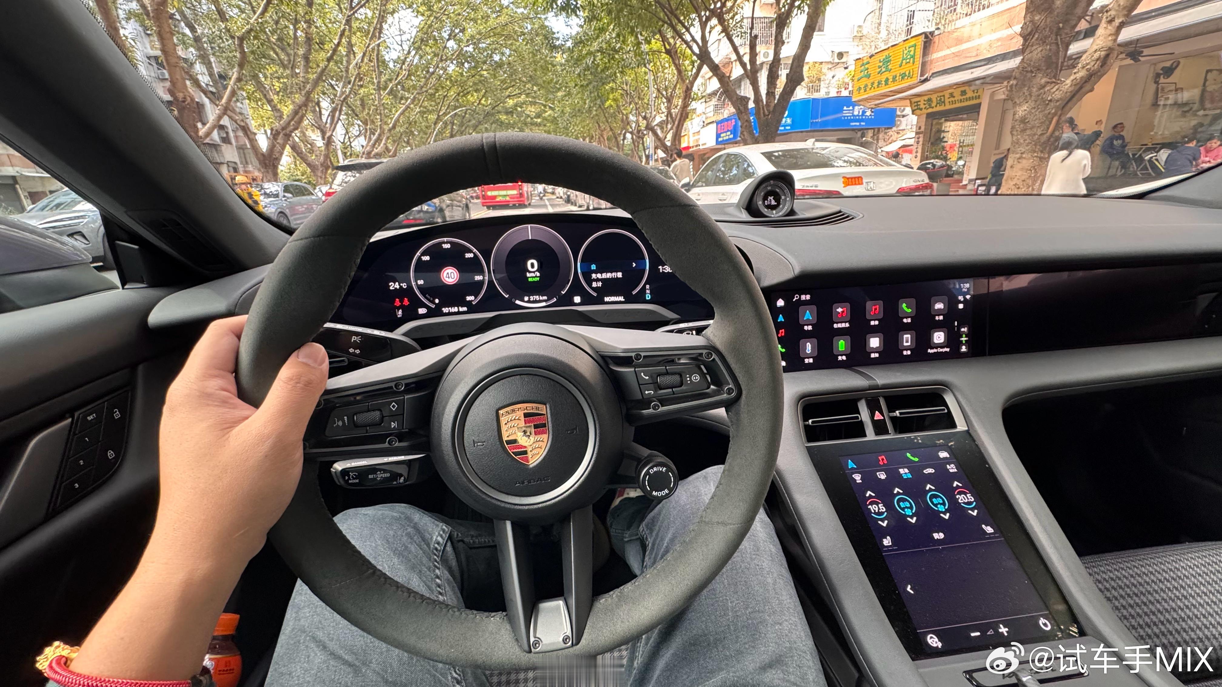 好久好久没开保时捷了…Taycan猎装以后，空间属实挺废柴的但因为空间够废，价值