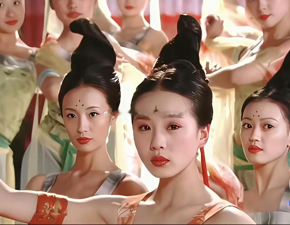 刘诗诗的眼神怎么老是给人一种楚楚可怜的感觉，看起来好有保护欲。