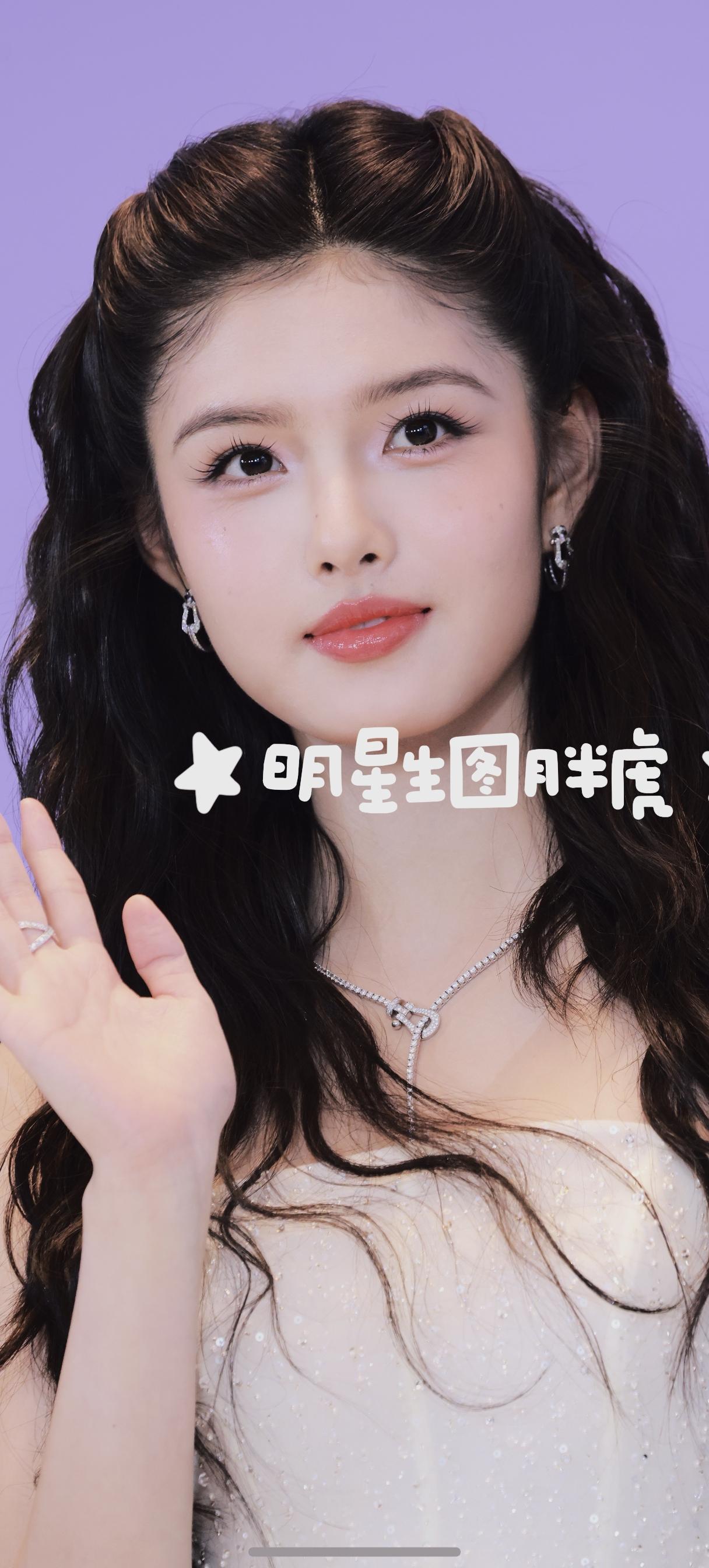 女星谁最耀眼艾米尖叫之夜红毯好美！艾米这是逃出来的吗？太美啦！