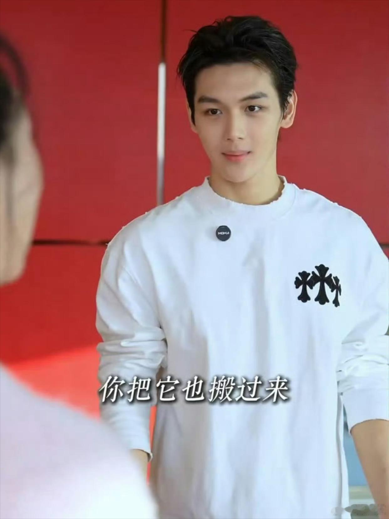 王艳19岁的儿子球球，别的不说，没浪费妈妈的颜值