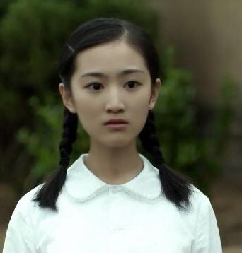 我特别不喜欢《父母爱情》里，扮演江亚菲小时候的这个女孩！长的就是特别的不
