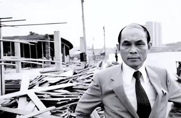 1982年，新开的白天鹅宾馆楼顶架上高射炮，霍英东无奈之下找廖承志帮忙，叶帅得知