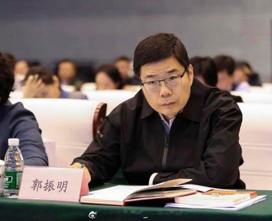 篮协主席郭振明在CBA警示大会上重点复盘了亚运会的失利，他指出：亚洲杯亚军之后队伍心态飘了，抗压不足