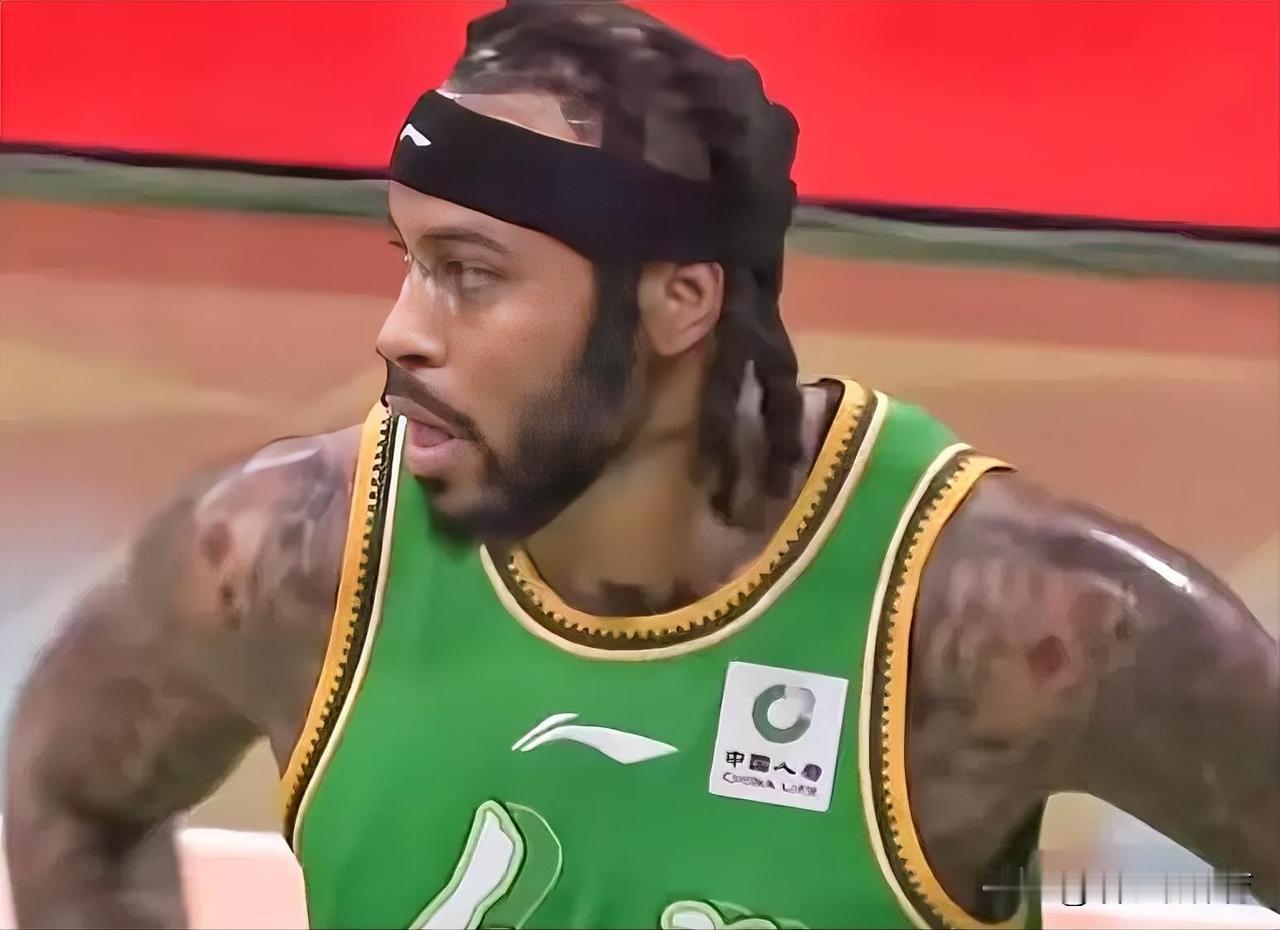 友友们发现了吗？辽篮大外援莫兰德好像是受到什么刺激了。辽篮主场战胜吉林队，终于