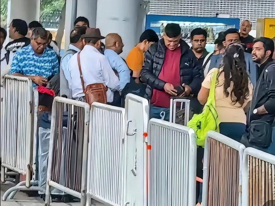 深圳移民局出实招！印度留学生想拿到永居身份？先过这关再说！最近深圳移民局