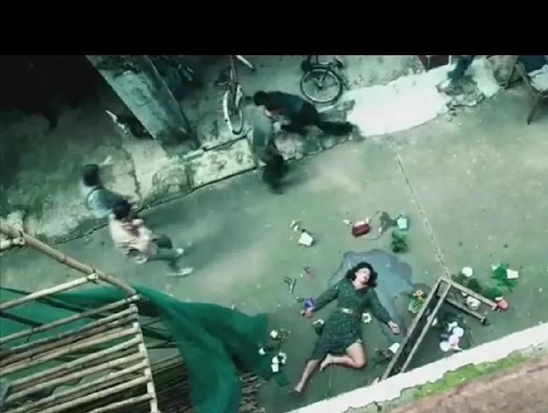 3.《扫毒风暴》。绝命毒师老鬼被康哥和两名杀手追杀，竟然又死里逃生。一名女杀手被