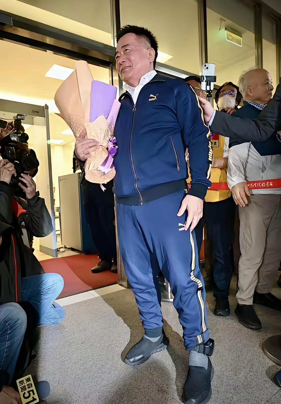 蔡正元即将踏进监狱，很多人会同情，但也很无奈。他被判了三年六个月，终审定