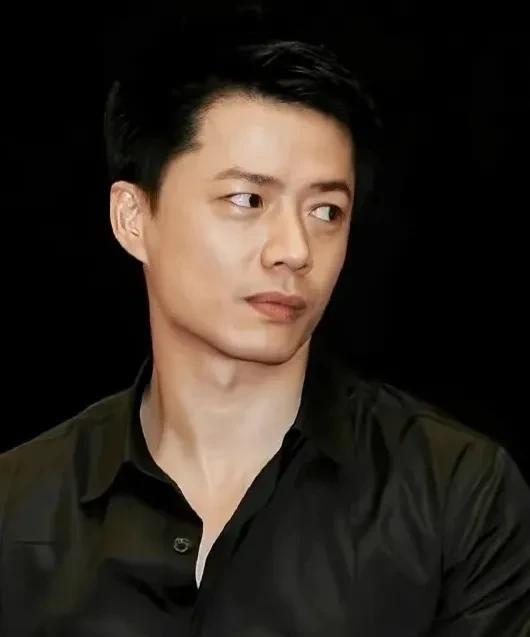 可惜了，这么好的基因不生孩子。网传段宏奕因为日籍妻子怕疼，不生孩子，两人