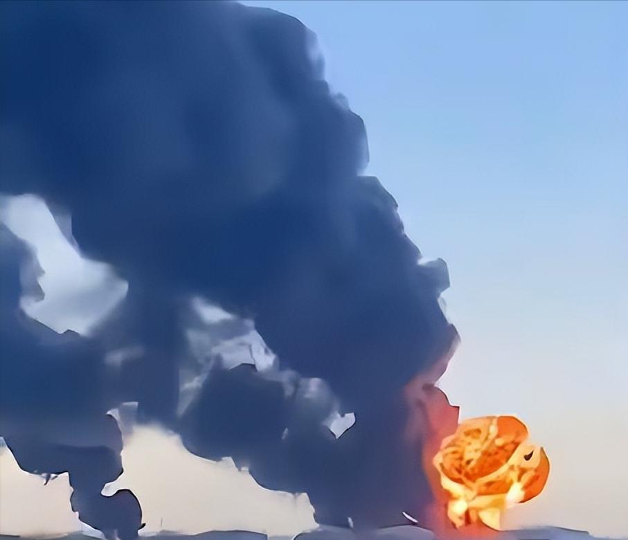 炸了，伊朗这次把美军打疼了。7月15日凌晨，伊朗革命卫队同时动手——巴林、约