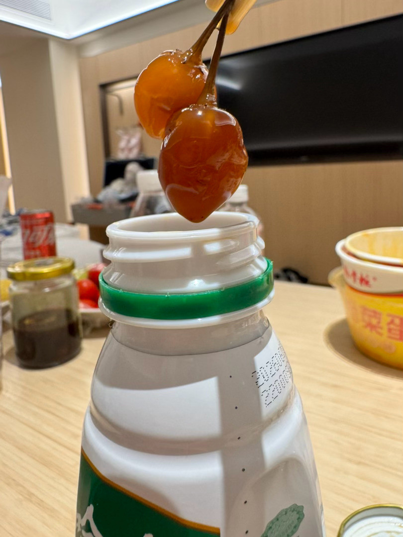 7点的飞机5点就得出发啦舍不得我这点泡辣椒找个宽口瓶子给它们都装走南宁