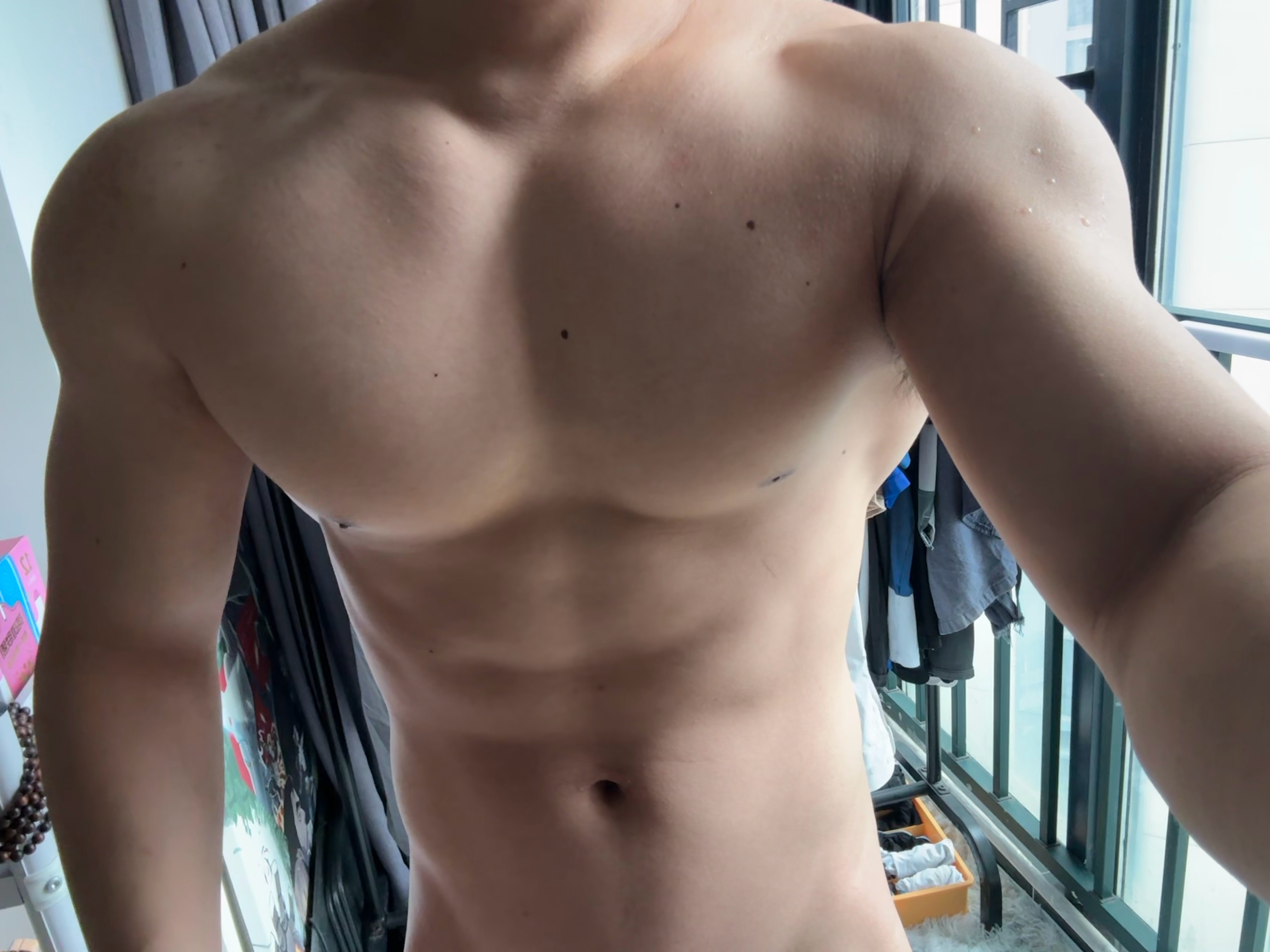 腹肌有点要咳出来了