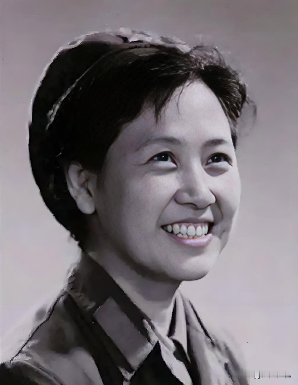 放着成堆首长不嫁，红遍全国的“二妹子”偏追普通秘书？59年后才懂她的眼光追