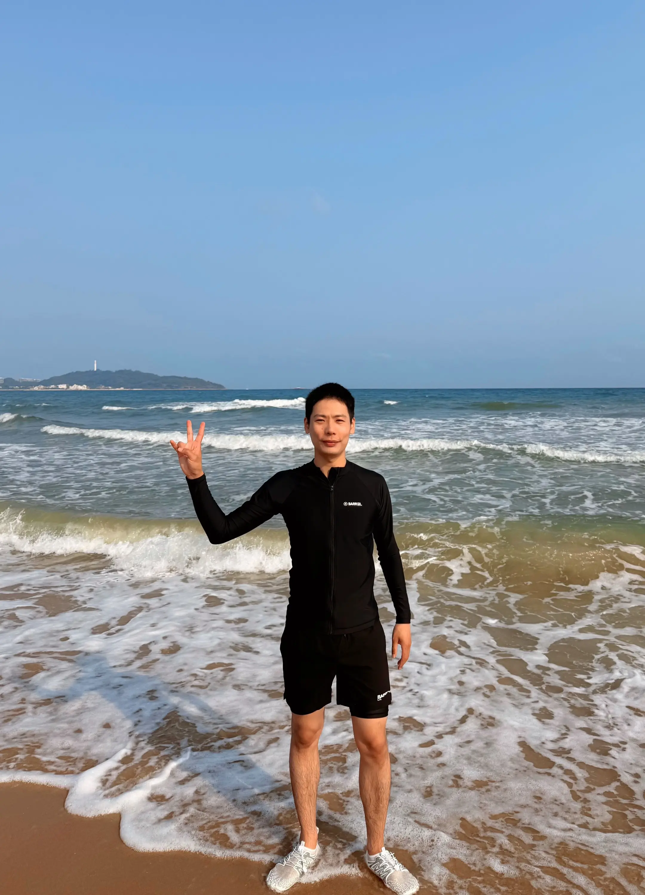 雪季结束 和爸妈去三亚度个假 踩踩沙子 看看海 游个泳 吃个海鲜 岂不...