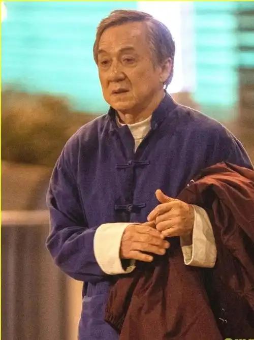 ·成龙大哥这辈子大概率要遗憾终生了！他挣再多的钱，再有巨星光环，2025年，已经