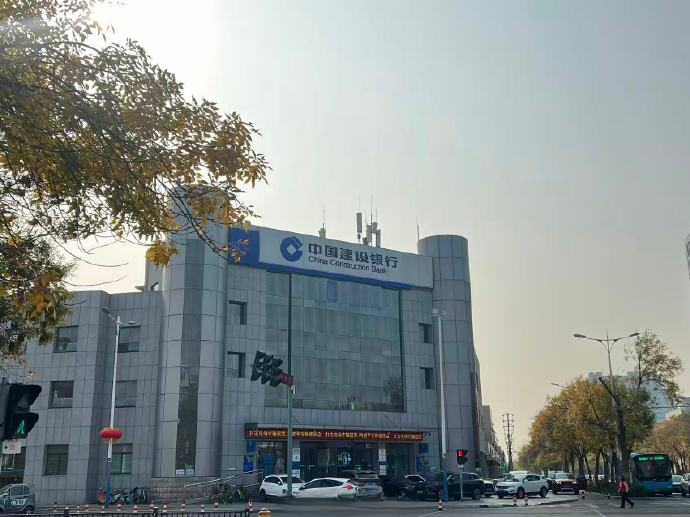 取自己的钱，现在到底有多难？山东东营的一位律师，想必就深刻体验了一把。去银行