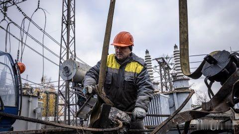 【12月27日：俄方对基辅的袭击行动与降温天气同步进行】12月26日夜至27